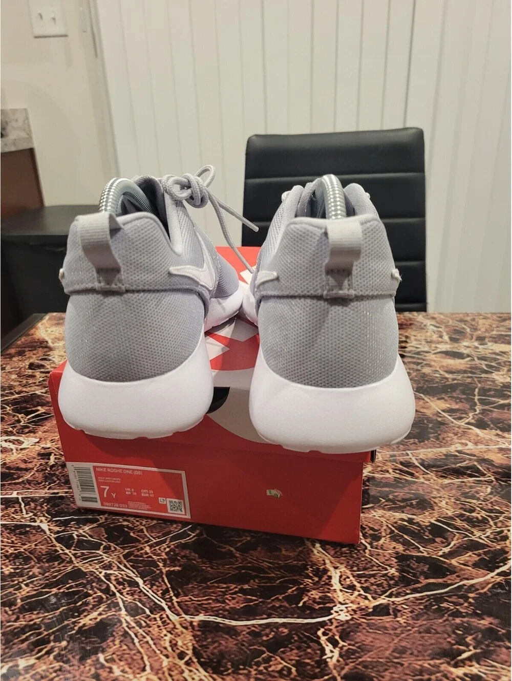 Nike Roshe One (GS)- Size 7y